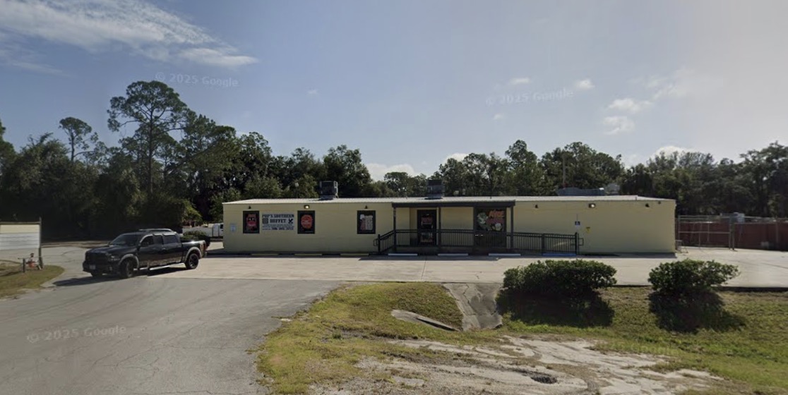 The building at 909 SR 19 N, Palatka before renovation — day one